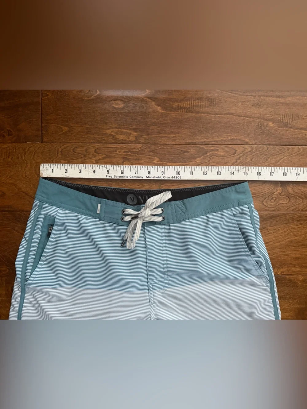 VUORI Cruise Boardshorts Men's Size 30 Sagebrush Wave Stripe V314 Striped